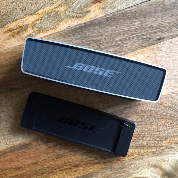 Authentic Bose Bluetooth speaker - Picture 3 of 4